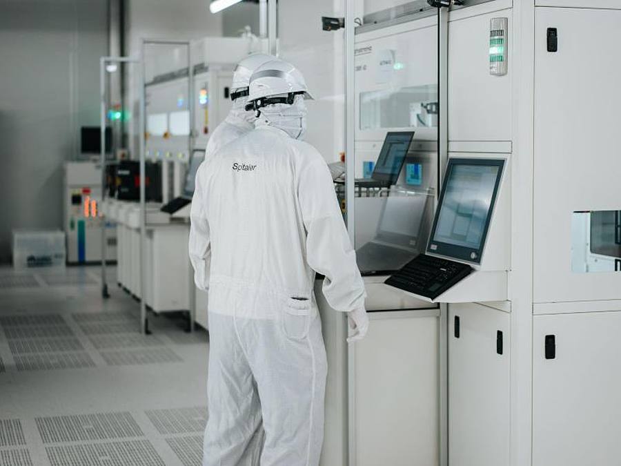 Reinraum in der neuen Chipfabrik von Infineon. Foto: Infineon/dpa