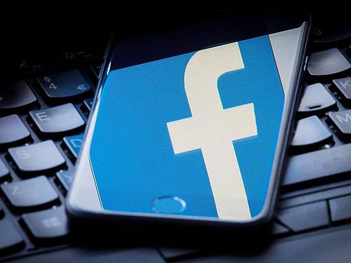 Facebook Logo auf Smartphone