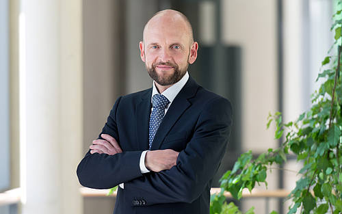 Peter Frerichs, Inform