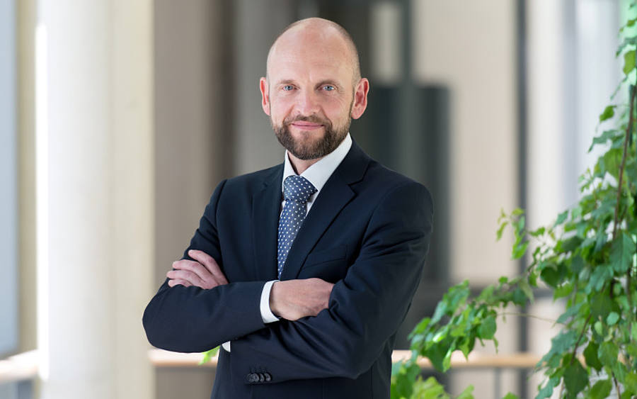 Peter Frerichs, Inform