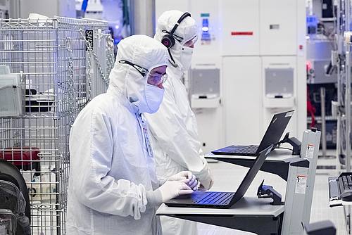 Arbeiter Chip-Fabrik