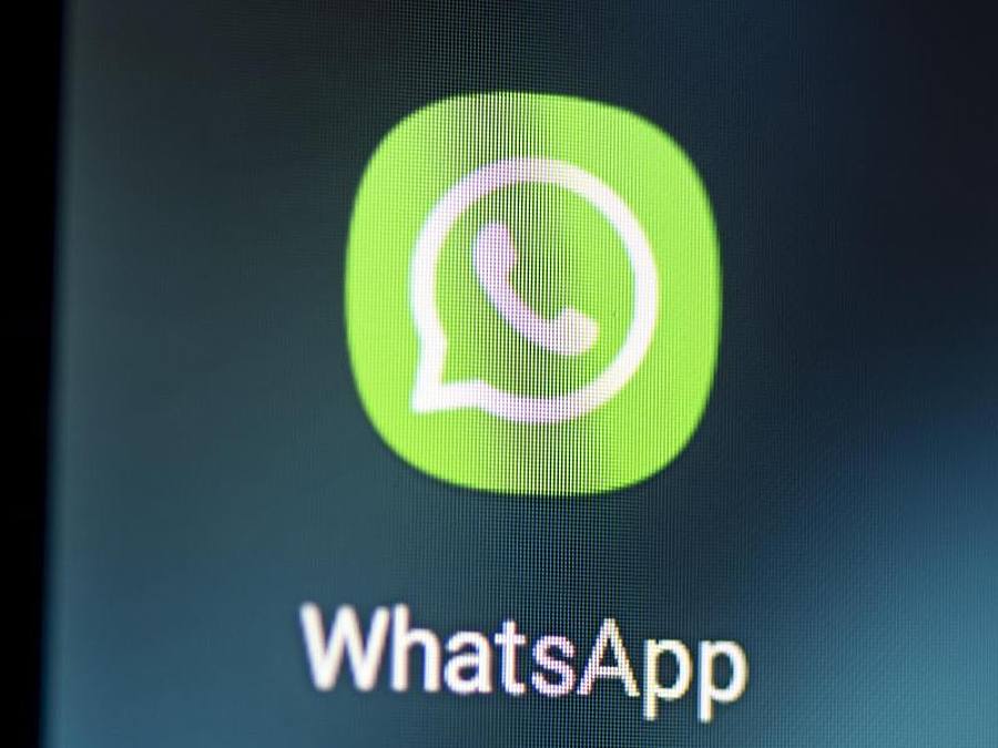 Whatsapp lässt künftig Fotos verschicken, die vom Empfänger nur einmal angesehen werden können. Foto: Fabian Sommer/dpa
