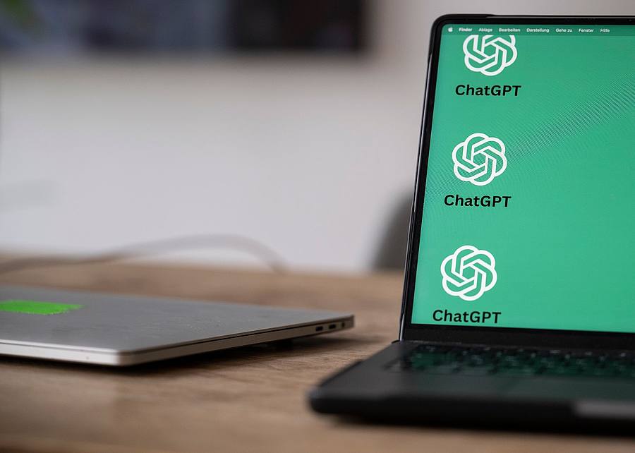 Laptop und Smartphone