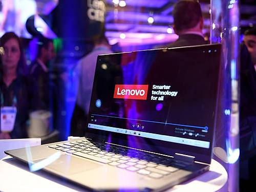 Nicht nur auf Messen zu sehen: In vielen deutschen Haushalten stehen Lenovo-Notebooks. Wegen Corona geht der Trend laut Hersteller sogar zu mehreren Geräten. Foto: Wu Xiaoling/XinHua/dpa