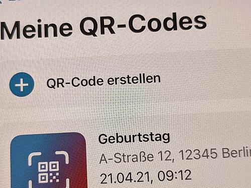 Die offizielle Corona-Warn-App des Bundes in der neuen Version 2.0 auf einem iPhone 12 Pro. Mit einer neuen Check-in-Funktion sollen risikoreiche Begegnungen in Innenräumen besser erfasst werden. Foto: Christoph Dernbach/dpa
