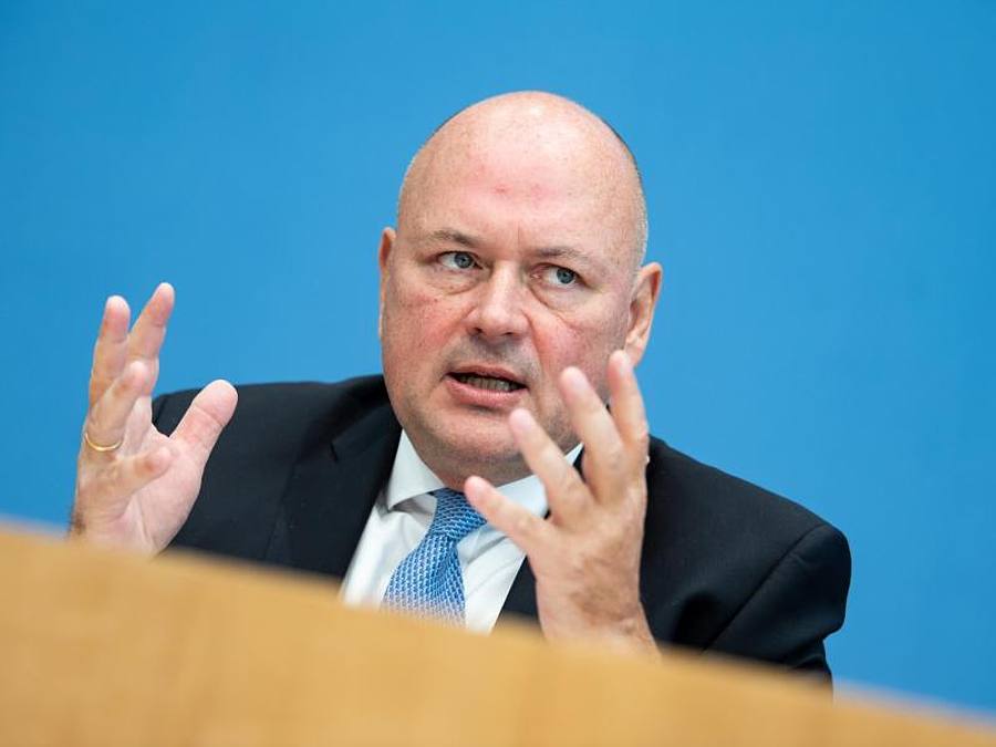 Arne Schönbohm, Präsident des Bundesamts für Sicherheit in der Informationstechnik (BSI). Foto: Bernd von Jutrczenka/dpa Pool/dpa