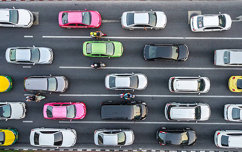 Autos stehen im Stau