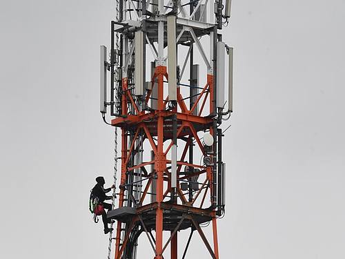 Eine 5G-Mobilfunkantenne von Vodafone auf der Ostseeinsel Usedom. Foto: Stefan Sauer/dpa-Zentralbild/dpa