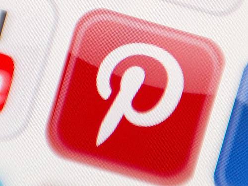 Pinterest fing an als Ort, an dem Nutzer Fotos aus dem Netz auf sogenannten Pinboards zu bestimmten Themen speichern können. Foto: Tobias Hase/dpa