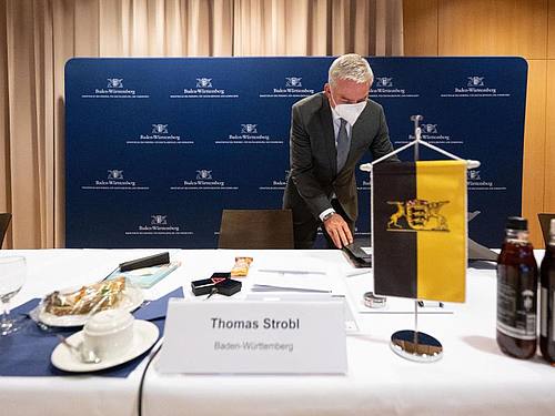 Baden-Württembergs Innenminister Thomas Strobl leitet die Konferenz in Stuttgart. Foto: Marijan Murat/dpa