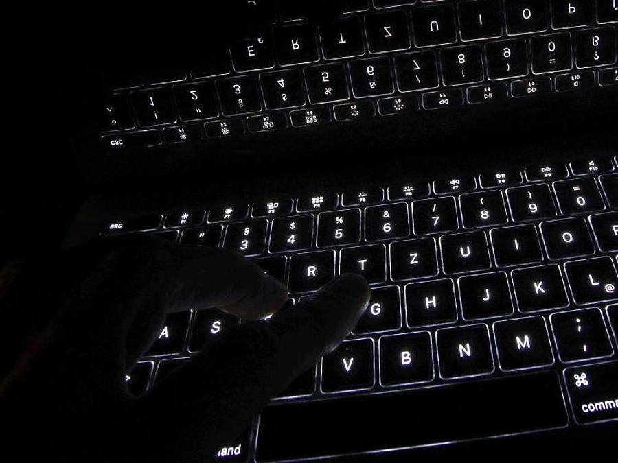 Die kriminelle Masche um Finanzanlagen auf gefälschten Online-Plattformen war im vergangenen Herbst in die Schlagzeilen geraten (Symbolbild). Foto: Karl-Josef Hildenbrand/dpa