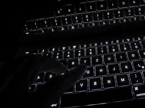 Die kriminelle Masche um Finanzanlagen auf gefälschten Online-Plattformen war im vergangenen Herbst in die Schlagzeilen geraten (Symbolbild). Foto: Karl-Josef Hildenbrand/dpa