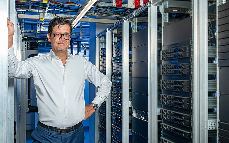 Martin Hager im Serverraum