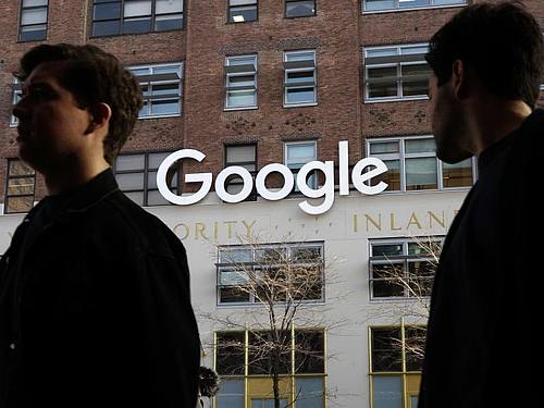 Google-Büro in New York: Eine Software-Panne bei Google Plus hat App-Entwicklern unberechtigten Zugang zu einigen privaten Nutzerdaten gewährt. Foto: Mark Lennihan/AP