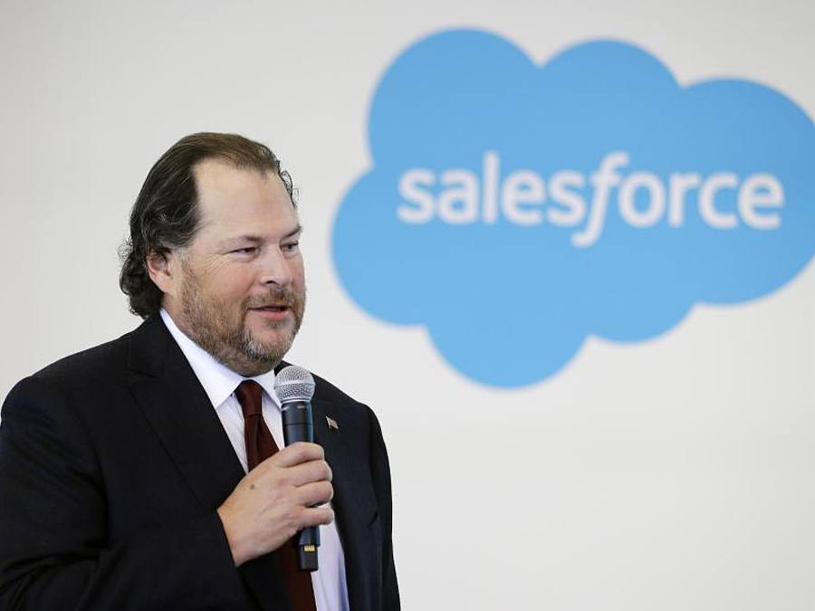 Marc Benioff, Chef von Salesforce, spricht auf einer Pressekonferenz. Foto: Darron Cummings/AP/dpa
