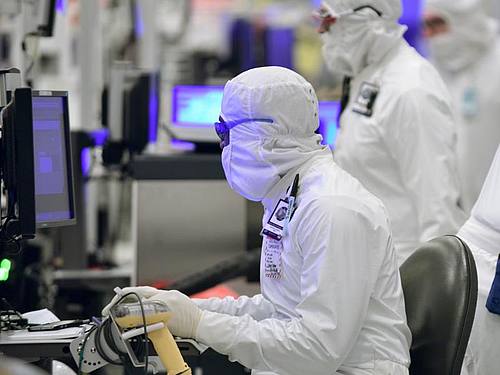 Das goldene PC-Zeitalter neigt sich dem Ende entgegen - und Intel bekommt diese Entwicklung brutal zu spüren. Foto: Intel Corporation/dpa