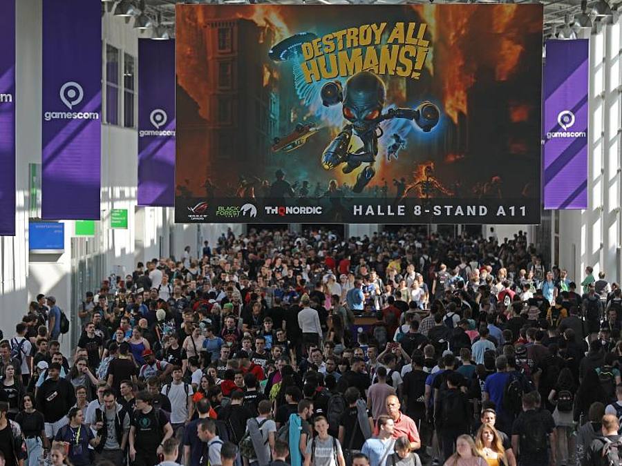 Messebesucher der Computerspiel-Messe Gamescom in Köln - noch vor Corona. Foto: Oliver Berg/dpa/Archivbild