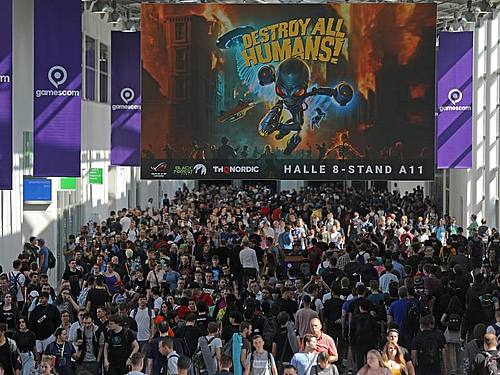 Messebesucher der Computerspiel-Messe Gamescom in Köln - noch vor Corona. Foto: Oliver Berg/dpa/Archivbild