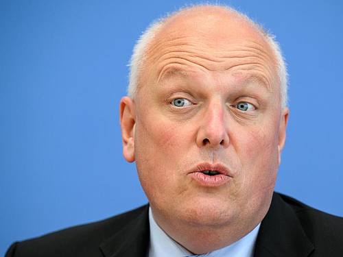 Ulrich Kelber (SPD), Bundesbeauftragter für den Datenschutz und die Informationsfreiheit (BfDI), stellt in der Bundespressekonferenz den 30. Tätigkeitsbericht des BfDI vor. Foto: Bernd von Jutrczenka/dpa