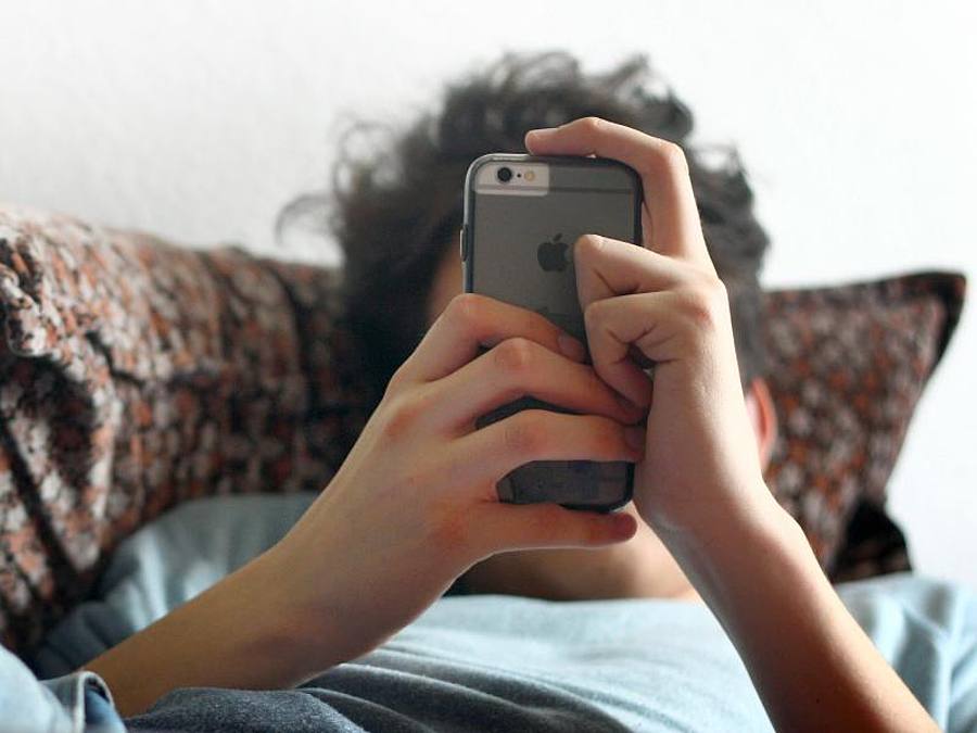 Software-Werkzeuge im nächsten iPhone-Betriebssystem sollen zeigen, wie viel Zeit man mit dem Gerät und Apps verbringt. Foto: Karl-Josef Hildenbrand