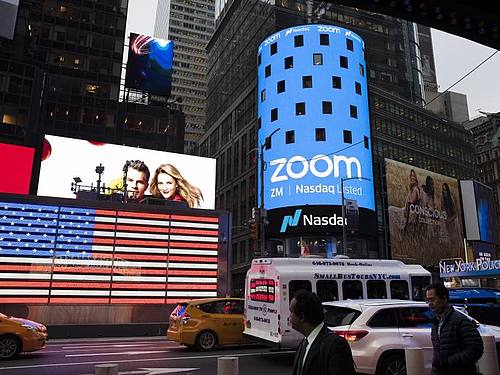 Für das laufende Quartal rechnet Zoom mit Erlösen zwischen 806 bis 811 Millionen Dollar. Foto: Mark Lennihan/AP/dpa