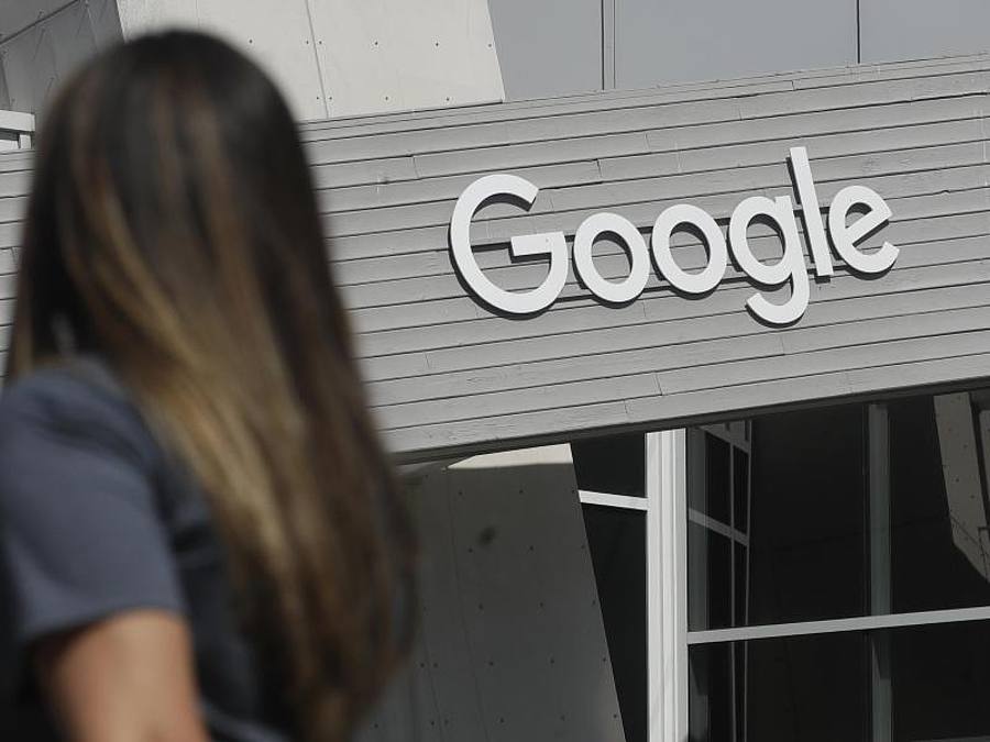 Vor allem das Werbegeschäft von Google sorgt für Umsatzwachstum. Foto: Jeff Chiu/AP/dpa
