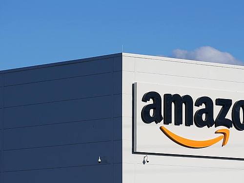 Der Online-Riese Amazon hat seine Webseite für Kundinnen und Kunden in Schweden auf den Weg gebracht. Foto: Ronny Hartmann/dpa-Zentralbild/dpa