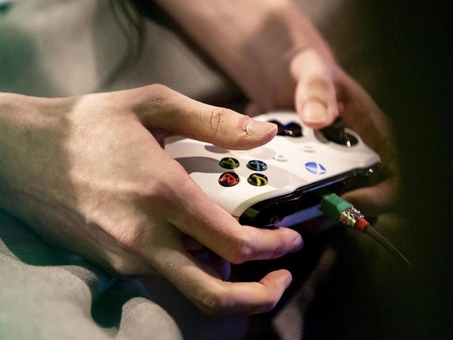 Controller zur Steuerung: ja, Konsole: nicht nötig - Microsoft will per App den Fernseher zur Spielekonsole machen. Foto: Christoph Soeder/dpa