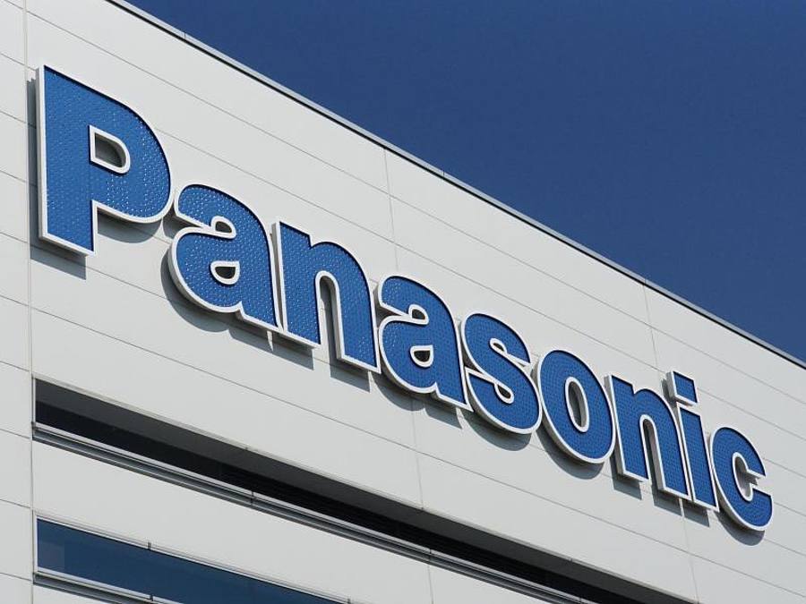 Panasonic auf einem Fabrikgebäude. Der Konzern stellt hier in Fukuoka unter anderem Überwachungskameras und kleinere Elektronikgeräte her. Foto: Christoph Dernbach