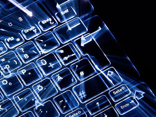 Der Bundestag hat am Freitag ein zweites IT-Sicherheitsgesetz beschlossen, das unter anderem wichtige Infrastruktur wie Mobilfunk- und Energienetze schützen soll. (Symbolbild). Foto: Sebastian Gollnow/dpa