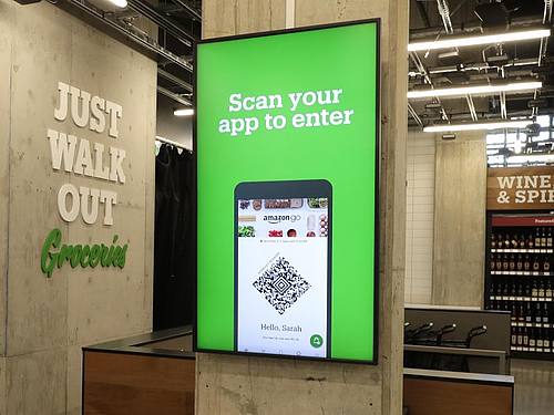 Blick auf den Supermarkt „Amazon Go Grocery Store“. Foto: Ted S. Warren/AP/dpa