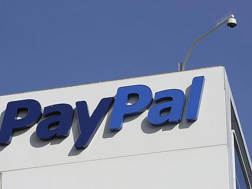 Paypal Logo am Gebäude. Foto: Paul Sakuma/AP/dpa