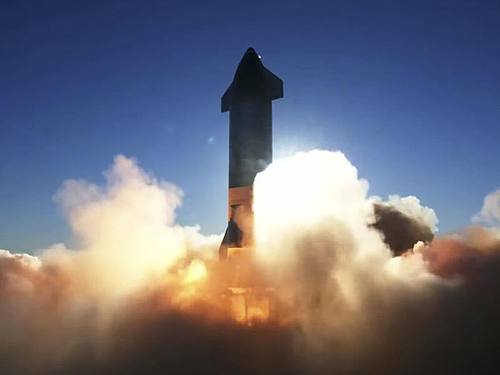 Dieses von SpaceX zur Verfügung gestellte Videostandbild zeigt die neue Rakete der Raumfahrt-Firma SpaceX beim Start. Die Rakete ist nach einem Testflug bei der Landung explodiert. Foto: Uncredited/SpaceX/AP/dpa