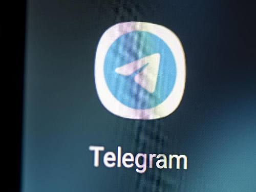 Logo der Messenger-App Telegram auf dem Bildschirm eines Smartphones. Foto: Fabian Sommer/dpa