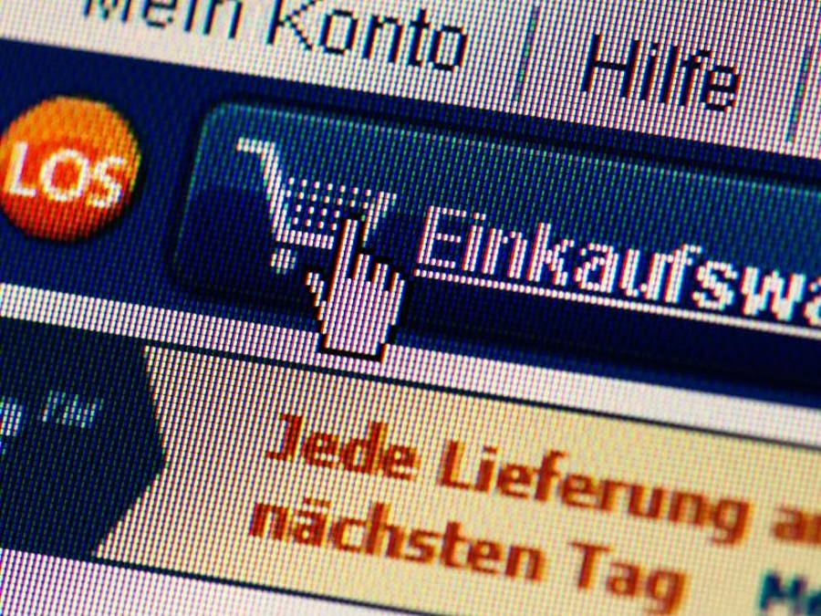 Einkaufswagen-Button Online Shop. Foto: Arno Burgi/zb/dpa