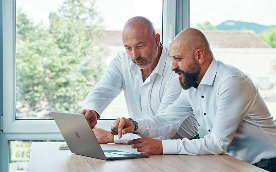 Kai Müller und Ahmet Çakar, die Geschäftsführer der KAISYS.IT GmbH aus Pfullingen