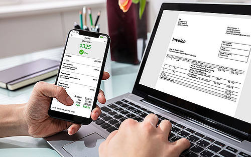 Mobilephone und Laptop