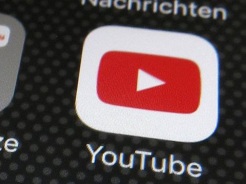 Youtube auf einem Smartphone. Foto: Franz-Peter Tschauner/dpa