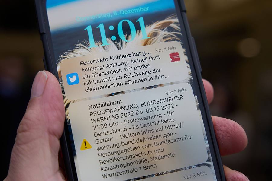 Cell Broadcast via Smartphone