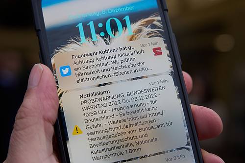 Cell Broadcast via Smartphone