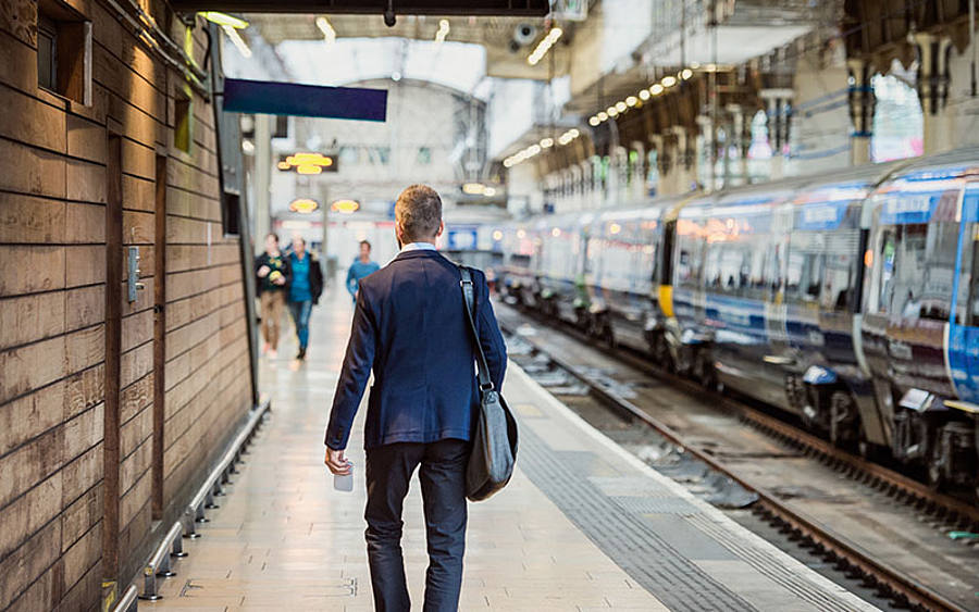Arbeiten über Smartphone von unterwegs