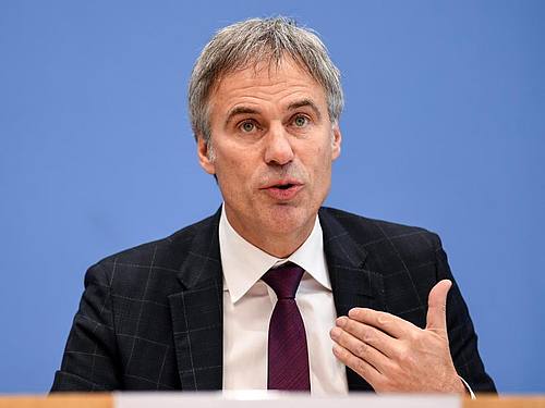 Die deutsche Wirtschaft sollte mehr Eigenständigkeit entwickeln, fordert Bitkom-Präsident Achim Berg. Foto: Britta Pedersen/dpa-Zentralbild/dpa
