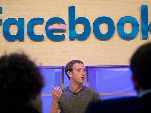 Mark Zuckerberg verteidigt Facebooks Umgang mit zweifelhaften Politiker-Aussagen. Foto: Kay Nietfeld/dpa