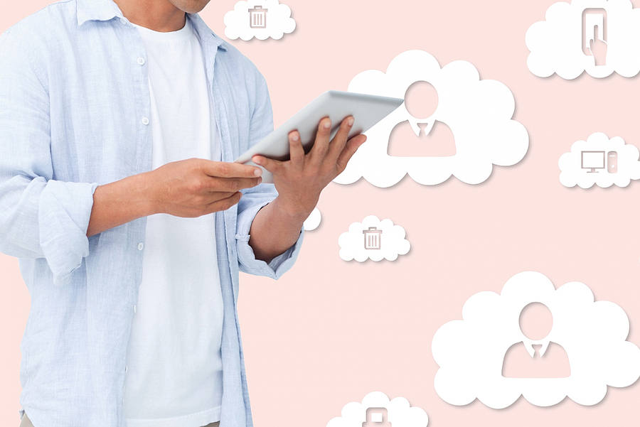 Tablet mit Cloud-Symbolen