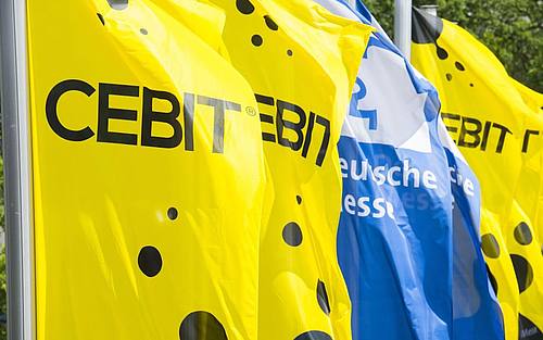 Wehende Cebit-Flaggen