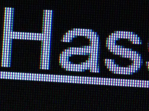 Der Hashtag „#Hass“ ist auf einem Bildschirm zu sehen. Foto: Lukas Schulze/dpa/Archiv