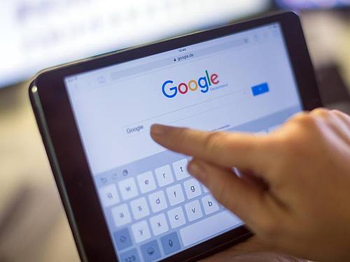 Google-Suche auf einem iPad. ((Foto: Lukas Schulze/dpa))