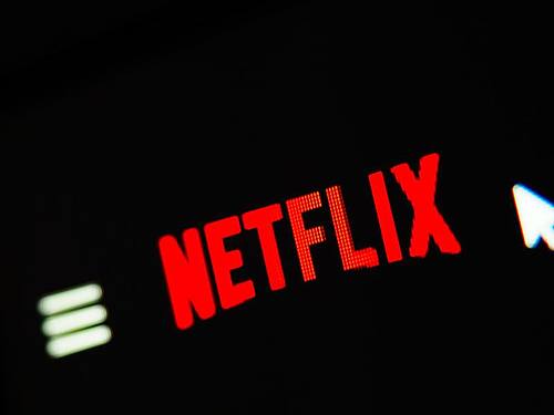 Streaming-Dienst Netflix: Serien- und Filmhits haben zum Jahresende neue Kunden angelockt. Foto: Nicolas Armer/dpa