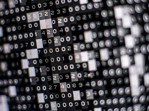 Noch ist es nicht konkret, wie die Sicherheitsbehörden verschlüsselte Mitteilungen dechiffrieren können sollen. Foto: Lino Mirgeler/dpa/Symbolbild