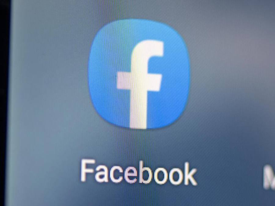 Facebook will Kommunikator zwischen Unternehmen und ihren Kunden werden. User sollen in einer Unterhaltung den Versandstatus prüfen oder die Lieferadresse ändern können. Foto: Fabian Sommer/dpa